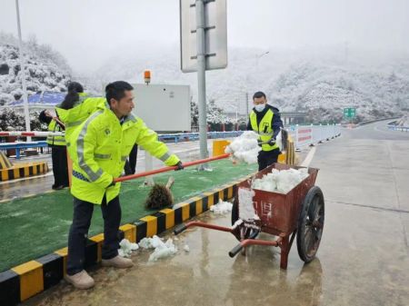 暴雪！积雪20厘米！有人被困5小时