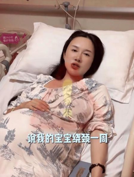 张纪中官宣妻子杜星霖四胎生女！重达696斤，正脸曝光，酷似父亲